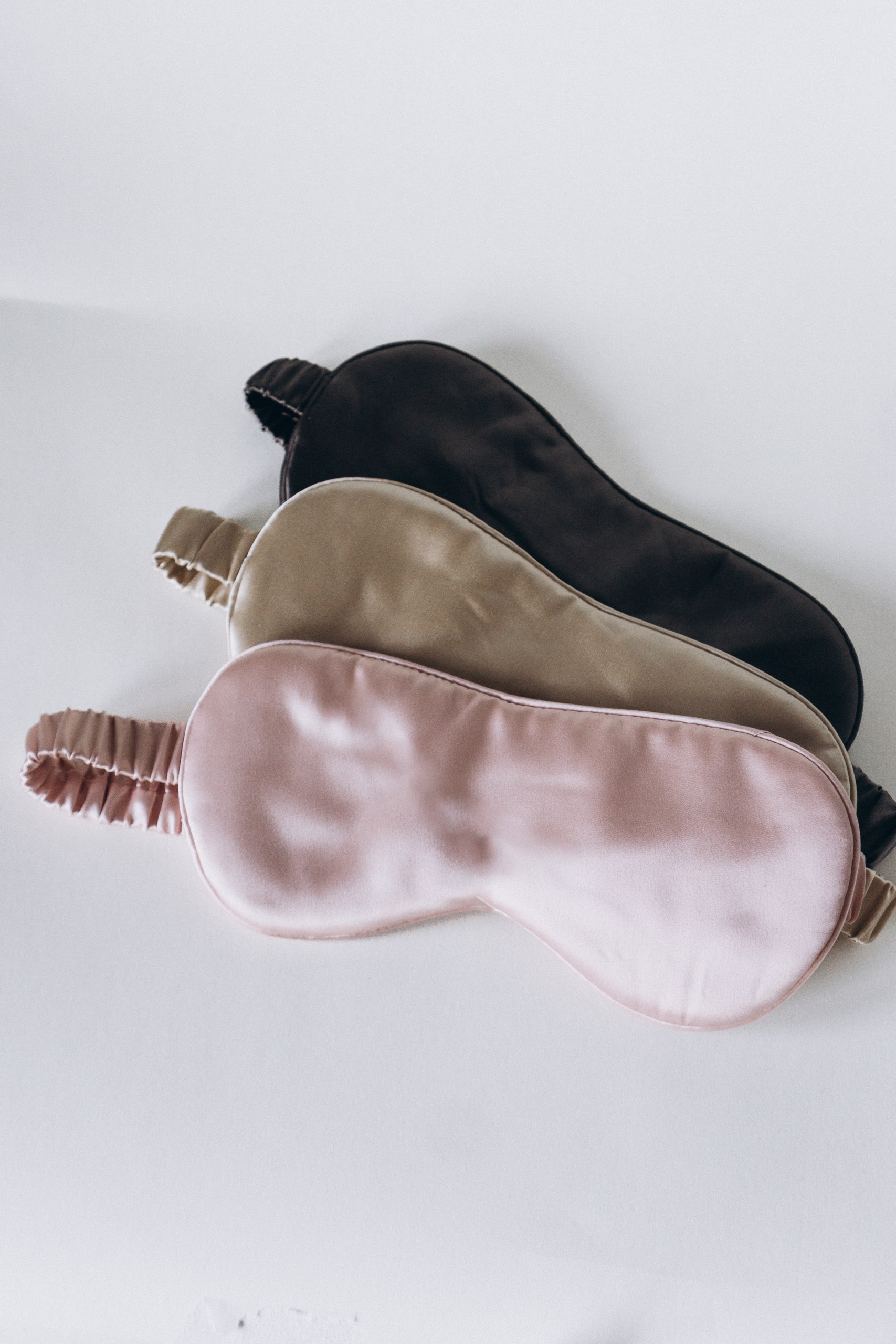 Silk eye mask - Luxurious, soft, and comfortable sleep mask made from high-quality silk fabric, providing a soothing and darkness-inducing experience for better sleep. Colors charcoal, pink, champagne